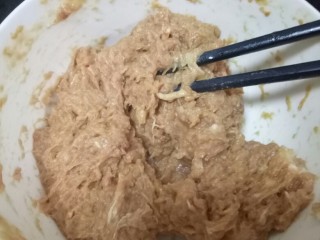 午餐肉蒸蛋,搅拌上劲