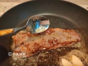 西冷牛排(在家也能把牛排煎出西餐厅的味道)的做法步骤 第8步