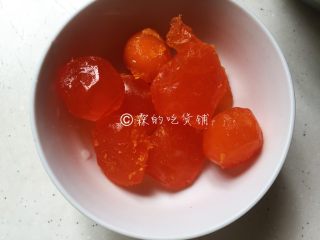 金珠肉丸,咸蛋黄准备好（我这点料一共做了8个大肉丸）