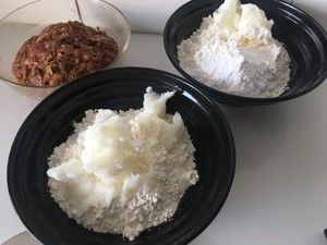 牛肉酸菜月饼/酥酥酥/蛋黄酥同配方的做法步骤 第3步