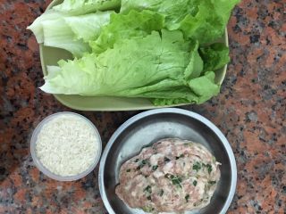 生菜丝肉丸粥