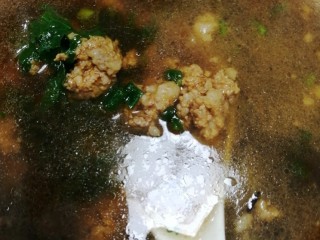 简易版的肉丸子汤,盛碗成品