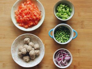 茄汁杂菜肉丸饭