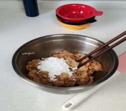 软嫩多汁鸡肉小饼—#东菱百味佐料机食谱#的做法 步骤9