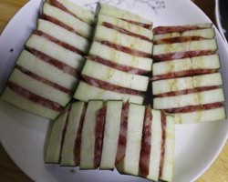 腊肠蒸茄子：鲜、咸、香、下饭，家常蒸菜的做法 步骤3