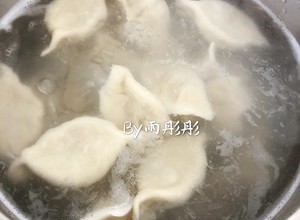 ㊙️一口爆汁‼️你一定要学会的芹菜猪肉馅饺子‼️的做法 步骤10