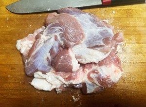 多汁猪肉饺子（面皮肉菜精确）的做法 步骤3