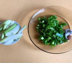 【电饭煲鸡肉香菇焖饭】香的做法 步骤2