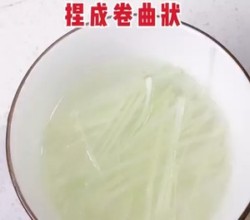 清蒸鲈鱼🐟附去腥秘诀的做法 步骤4