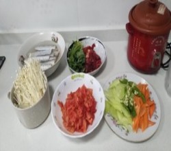 酸汤肥牛金针菇