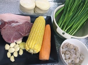 玉米胡萝卜猪肉饺+韭菜鲜虾肉饺