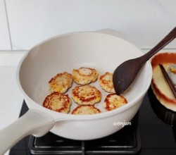 软嫩多汁鸡肉小饼—#东菱百味佐料机食谱#的做法 步骤14