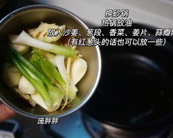 家常菜 沙姜盐焗乳鸽 块块鲜嫩爆汁的做法 步骤4