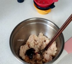 软嫩多汁鸡肉小饼—#东菱百味佐料机食谱#的做法 步骤8