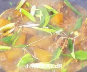 午餐   家宴 排骨，鸡，虾，青菜