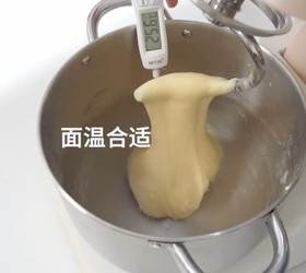 4种口味|意式厚乳生奶油冰面包|一次学会|开心果+玫瑰荔枝+海盐奥利奥+香草草莓的做法 步骤10