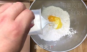 网红牛奶乳酪包，松软甜蜜，口感香醇，制作简单，超级好吃。