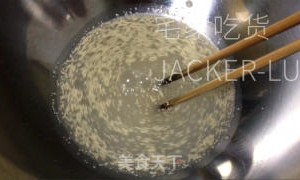 免揉豆沙面包，制作简单，松软可口，奶香味儿十足。