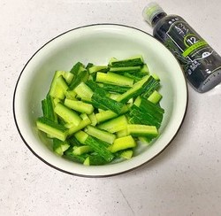 低脂爽口😋开胃下饭的酱油腌黄瓜条🥒（此方法也适合腌制各种小菜）的做法 步骤4