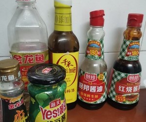 猪脚鸭血笋片一锅炖的做法 步骤4