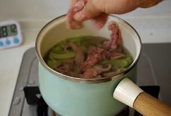 菠菜肉片汤 平菇肉片汤 番茄肉片汤 黄瓜肉片汤 丝瓜肉片汤 酸菜肉片汤的做法 步骤50