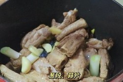 完爆西贝莜面村的【酸菜土豆炖排骨】的做法 步骤4