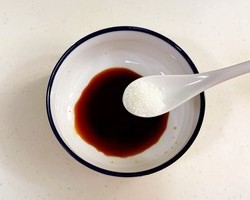 不用炸不吸油，咸香入味三分的红烧茄子的做法 步骤6