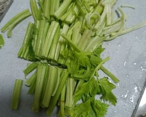 松茸香覃拌马沟芹菜