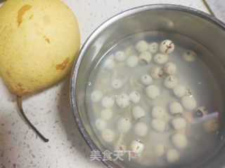 银耳雪梨莲子羹