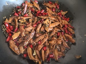 好吃不长肉～周黑鸭味鸡翅尖 ---重庆版的做法 步骤4