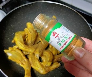 追剧零食——椒盐脆皮鸭爪的做法 步骤9