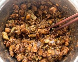 『茄子豆角熟肉包子』——六月香甜面酱的做法 步骤5