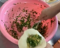 『茄子豆角熟肉包子』——六月香甜面酱的做法 步骤6