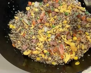 超模最爱藜麦虾仁蔬菜炒饭的做法 步骤4