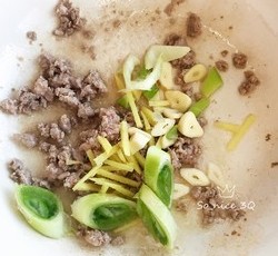 韩式泡菜豆腐锅/辣白菜豆腐汤的做法 步骤3