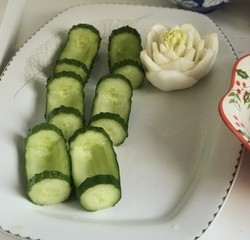 最美年夜饭-🎋翠竹报春节节高🥒（黄瓜玉米火腿鸡丁沙拉）的做法 步骤3