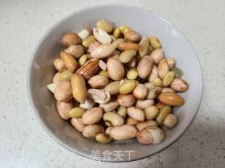 黄豆花生米豆浆