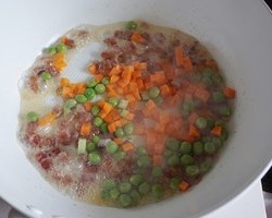 虾仁菠萝炒饭的做法 步骤9