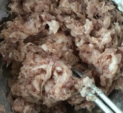 白菜猪肉饺子附带肉馅和饺子皮制作详细步骤的做法 步骤6