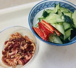 快手🥒黄瓜炒肉的做法 步骤2