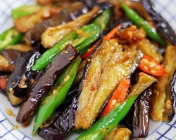 不用炸不吸油，咸香入味三分的红烧茄子的做法 步骤10