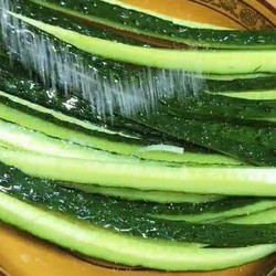 酸辣脆爽🥒-酱腌黄瓜 开胃小菜「家庭版0失败」的做法 步骤2