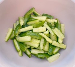 凉拌黄瓜🥒腌小黄瓜🥒减肥减脂小凉菜 无油无糖的做法 步骤4