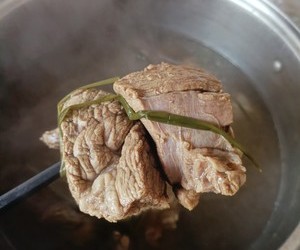 粉蒸肉+卤牛肉鸭舌的做法 步骤6