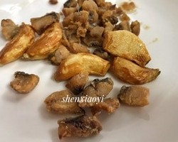 咸鱼茄子煲-茄子不要总是炒了，试试用砂锅这样煲，鲜香美味比肉还好吃！