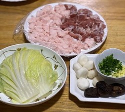 【一锅同时出三个菜】一锅出三菜，快手搞定年夜饭，油面筋塞肉+八宝饭+白菜肉卷