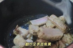 完爆西贝莜面村的【酸菜土豆炖排骨】的做法 步骤2