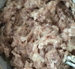 白菜猪肉饺子附带肉馅和饺子皮制作详细步骤的做法 步骤7