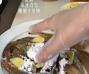 椒盐虾   快捷虾   排骨蒸酸菜  虾头豆腐汤的做法 步骤2