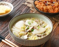 【白菜肉丝年糕汤】的做法 步骤6